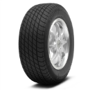 Gros plan de la bande de roulement Pirelli P600 235/60 R15 98 W