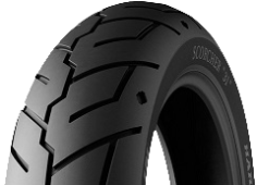 Gros plan de la bande de roulement Michelin Scorcher 31 180/70 B16 77 H Rear TL M/C