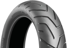 Gros plan de la bande de roulement Bridgestone Battlax Adventure A41 140/80 R17 69 V Rear TL