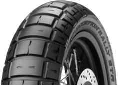 Gros plan de la bande de roulement Pirelli Scorpion Rally STR 120/70 R18 59 V Front TL M/C M+S