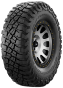 Gros plan de la bande de roulement BFGoodrich Mud Terrain T/A KM3 285/75 R17 121/118 Q LT