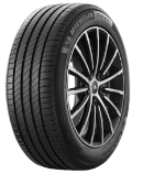 Gros plan de la bande de roulement Michelin Primacy 4 215/55 R17 94 V AO