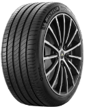 Gros plan de la bande de roulement Michelin Primacy 4 255/40 R18 99 Y XL, MO