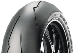 Gros plan de la bande de roulement Pirelli Diablo Supercorsa SP V3 200/60ZR17 (80 W) Rear TL M/C