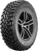 Gros plan de la bande de roulement Cooper Evolution MTT 245/75 R16 120/116 Q POR