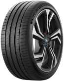 Gros plan de la bande de roulement Michelin Pilot Sport EV 265/40 R20 104 H XL, AO
