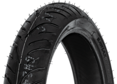 Gros plan de la bande de roulement Bridgestone Battlax Sport Touring T32 140/70 R18 67 V Rear TL
