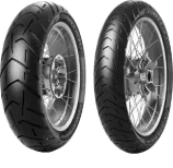 Gros plan de la bande de roulement Metzeler Tourance Next 2 120/70ZR19 60 W Front TL M/C