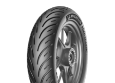 Gros plan de la bande de roulement Michelin Road Classic 130/70 B17 62 H Rear TL M/C