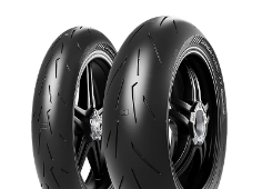 Gros plan de la bande de roulement Pirelli Diablo Rosso IV Corsa 200/60ZR17 (80 W) Rear TL