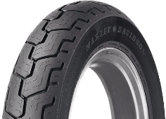Gros plan de la bande de roulement Dunlop D402 MT90 B16 72 H Front TL