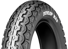 Gros plan de la bande de roulement Dunlop K82 4.60-16 59 S Rear TT