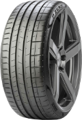 Gros plan de la bande de roulement Pirelli P Zero (PZ4) 215/45 R20 95 W XL, S.C.