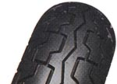 Gros plan de la bande de roulement Bridgestone G 511 2.75-18 42 P Front TT M/C