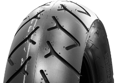 Gros plan de la bande de roulement Bridgestone G 702 170/80-15 77 S Rear TT M/C