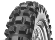 Gros plan de la bande de roulement Pirelli MT 16 Garacross 120/100-18 (59 )Rear TT NHS