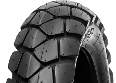 Gros plan de la bande de roulement Metzeler Tourance 130/80 R17 65 S Rear TL M/C