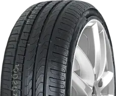 Gros plan de la bande de roulement Pirelli P7 Cinturato (P7C1)