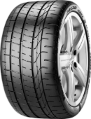 Gros plan de la bande de roulement Pirelli P Zero Corsa Asimmetrico 2 (P7C3) 345/30 R20 106 Y F